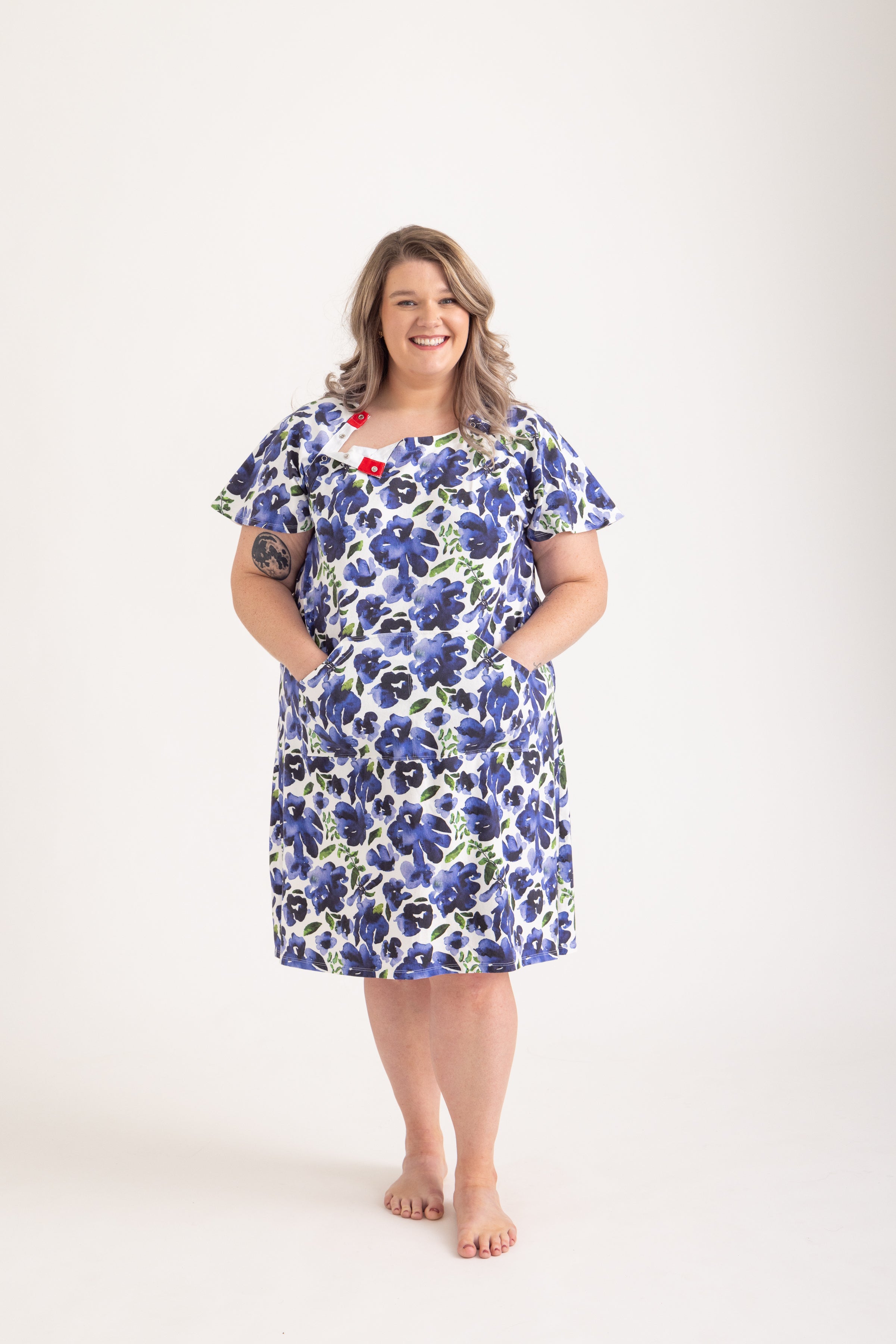Patient gown with snaps and pockets
