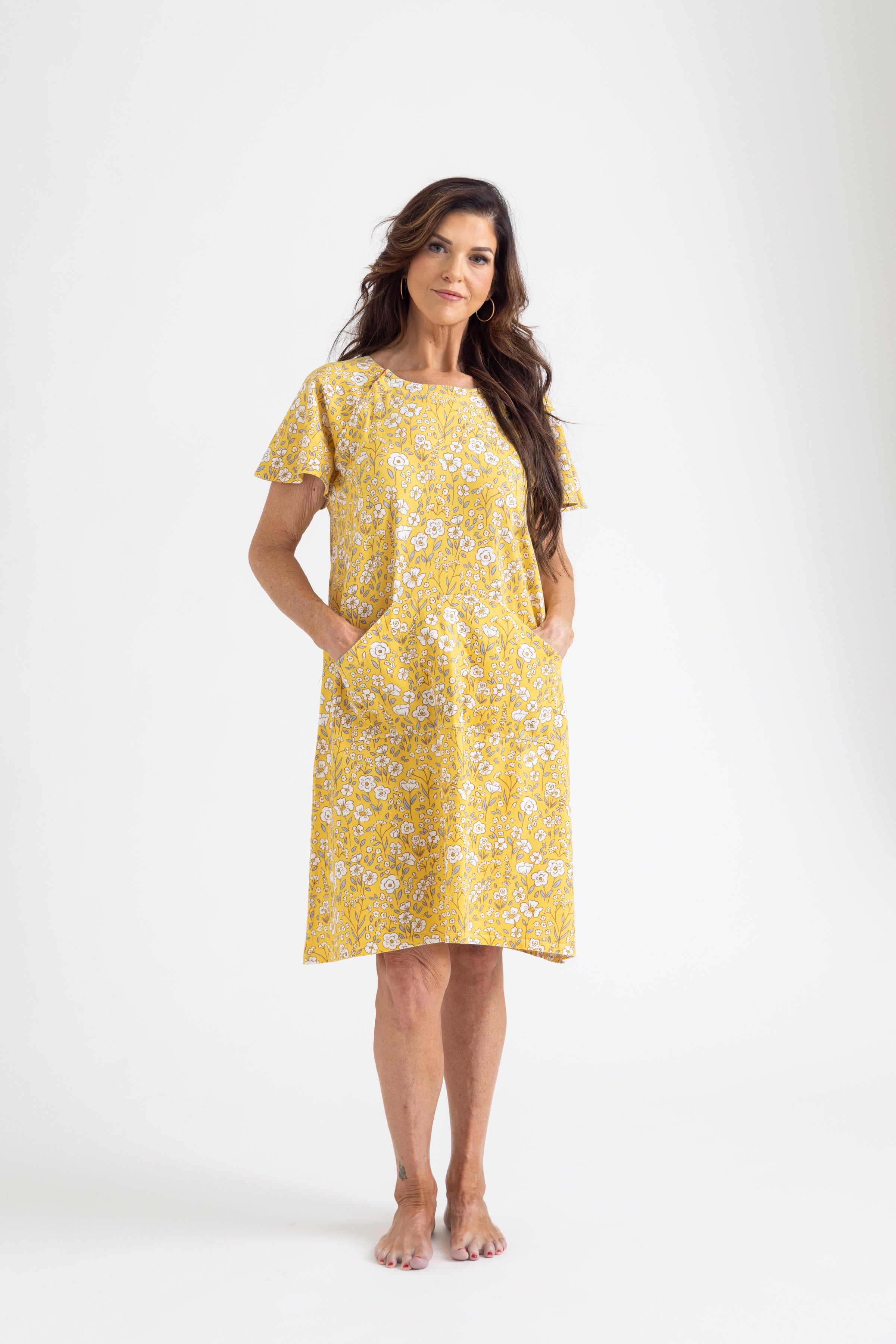 Patient gown with pockets