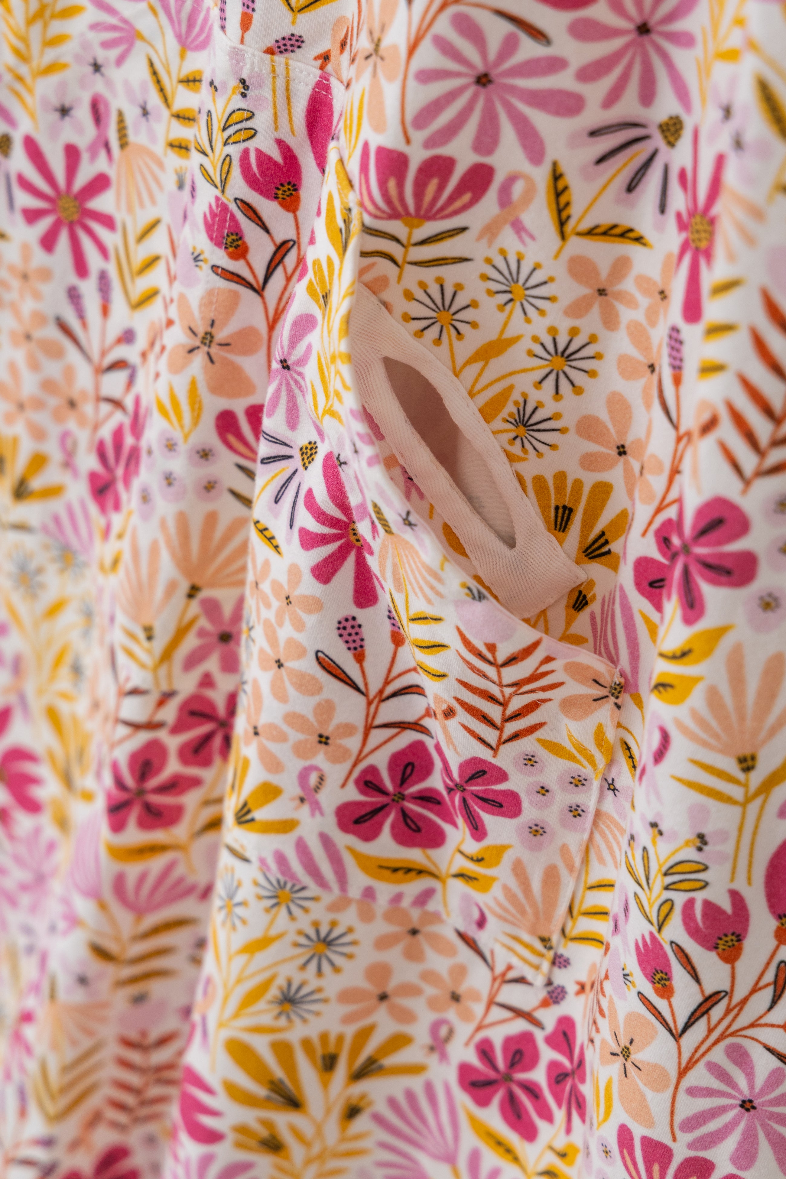 Luxury hospital gown with pockets for female patients with cancer