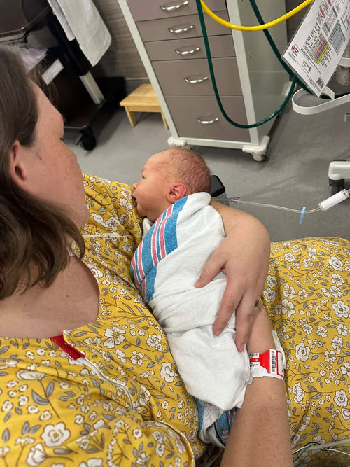 The Best Labor and Delivery Birthing Gown: What to Look For (and Why the Details Matter)
