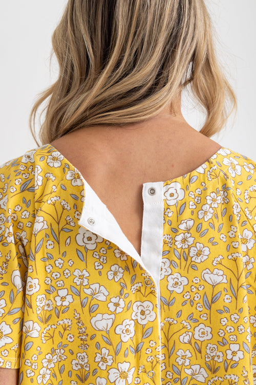 Organic hospital gown with snaps down back improve care for patients with cancer