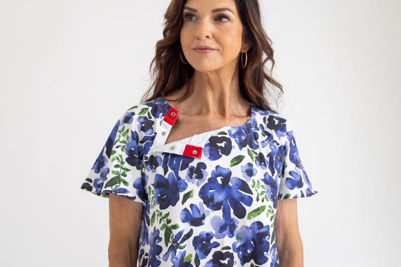 Organic cotton hospital gown with snaps