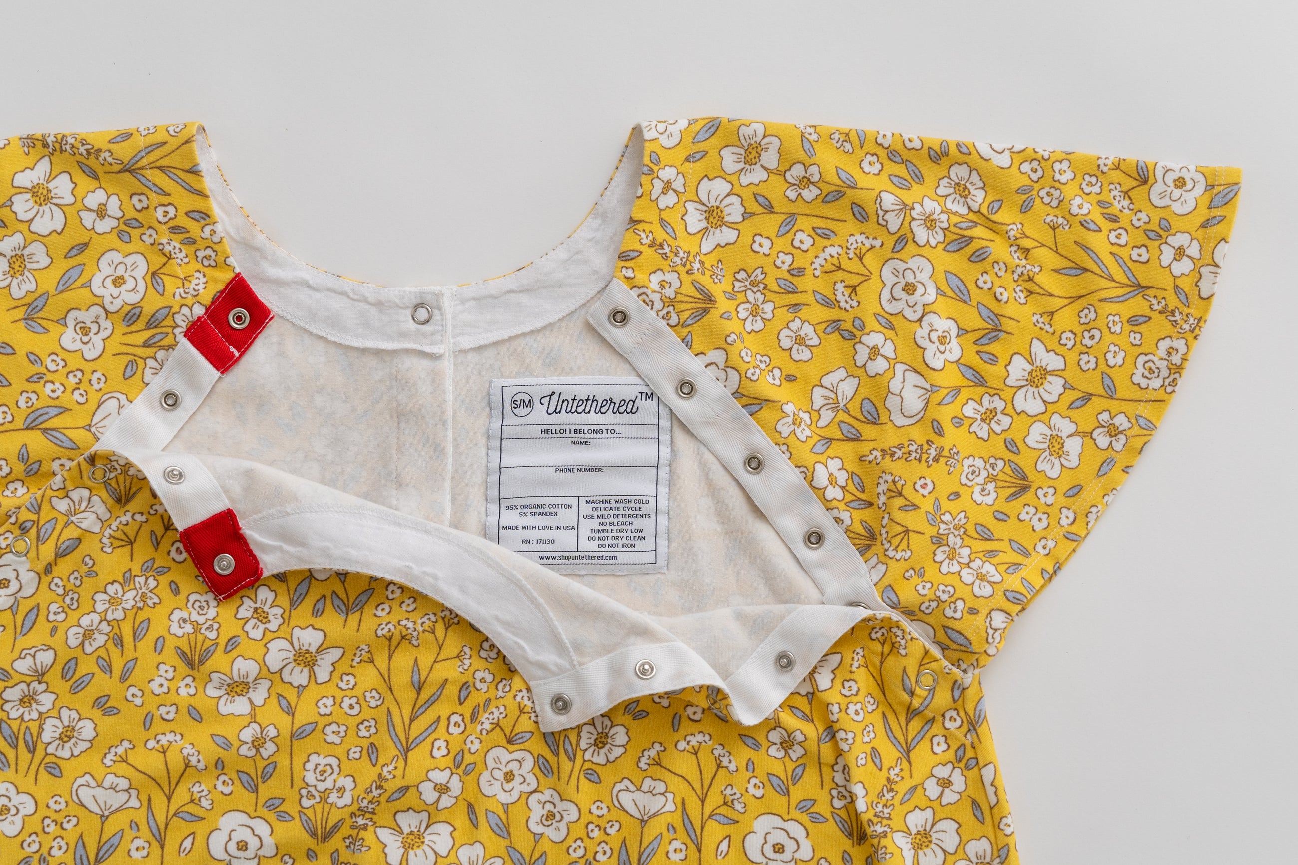 Medical gown with snaps 